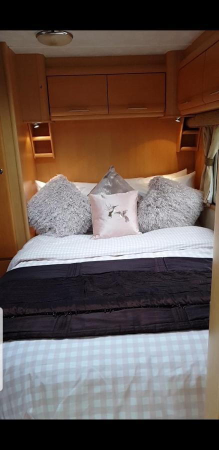 Self Contained Holiday Home Caravan コーシャム エクステリア 写真