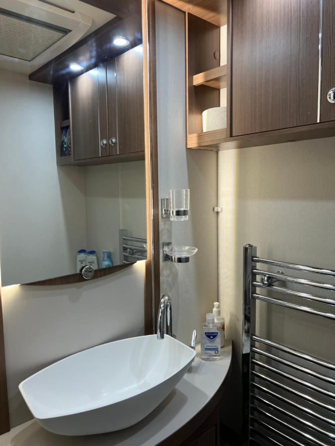 Self Contained Holiday Home Caravan コーシャム エクステリア 写真