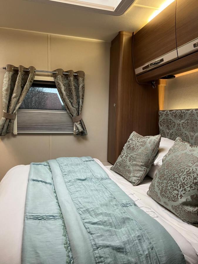 Self Contained Holiday Home Caravan コーシャム エクステリア 写真