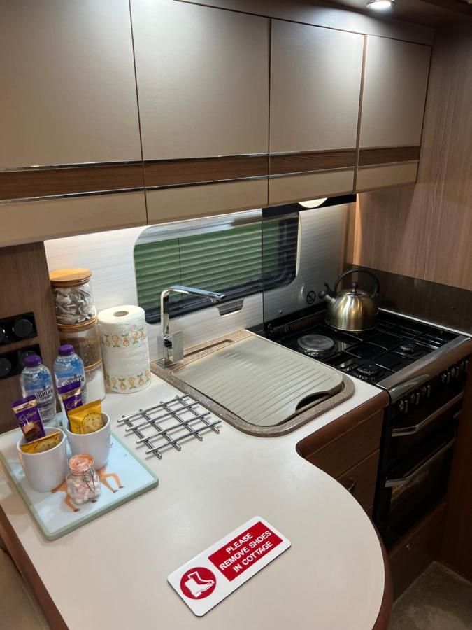 Self Contained Holiday Home Caravan コーシャム エクステリア 写真