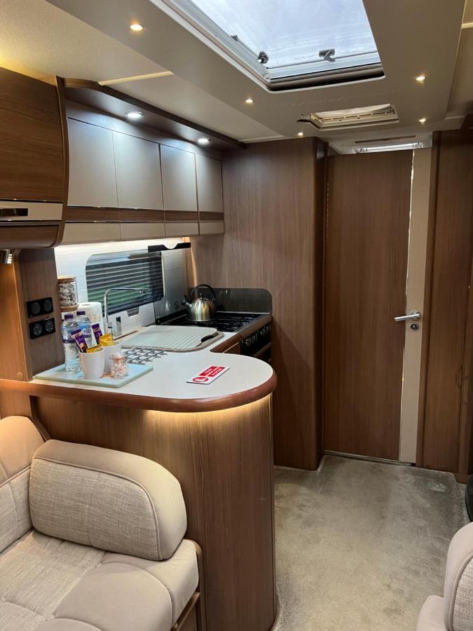 Self Contained Holiday Home Caravan コーシャム エクステリア 写真
